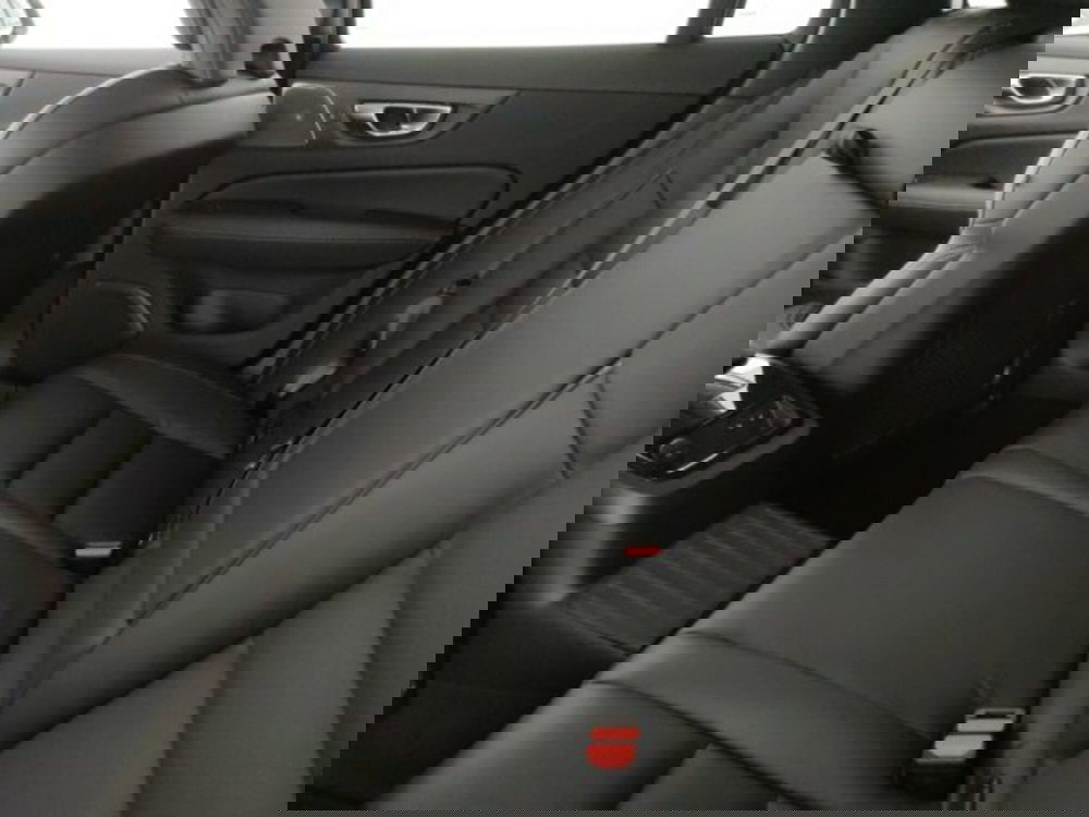 Volvo V60 nuova a Modena (10)