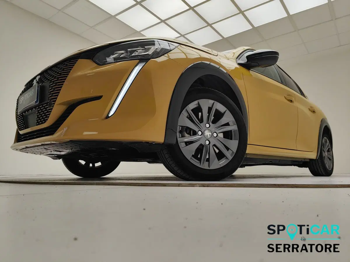 Peugeot 208 usata a Como (3)