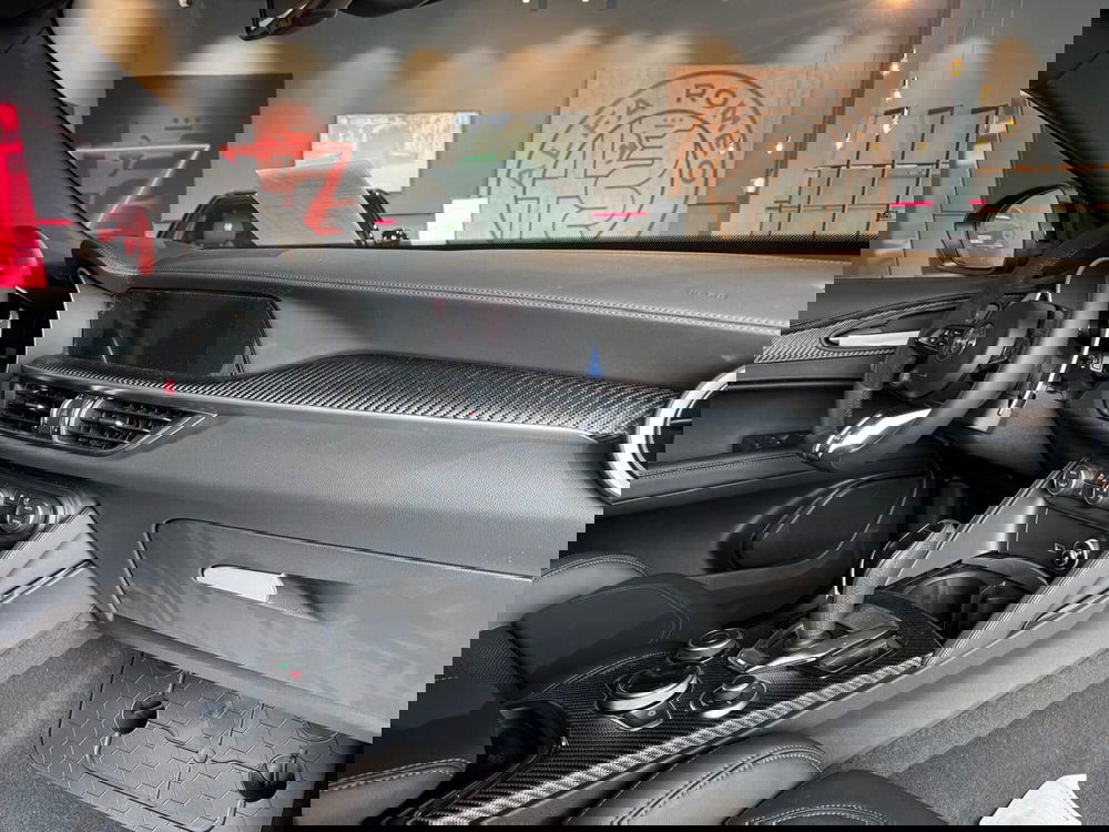 Alfa Romeo Stelvio nuova a Milano (10)