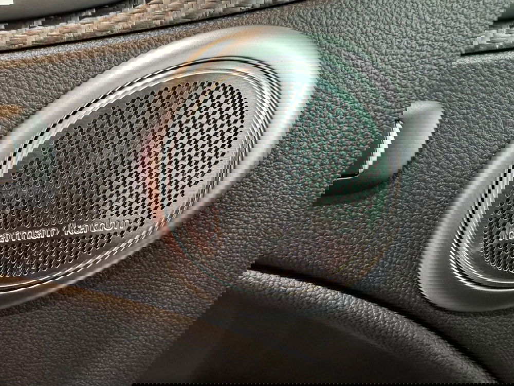 Alfa Romeo Stelvio nuova a Milano (15)