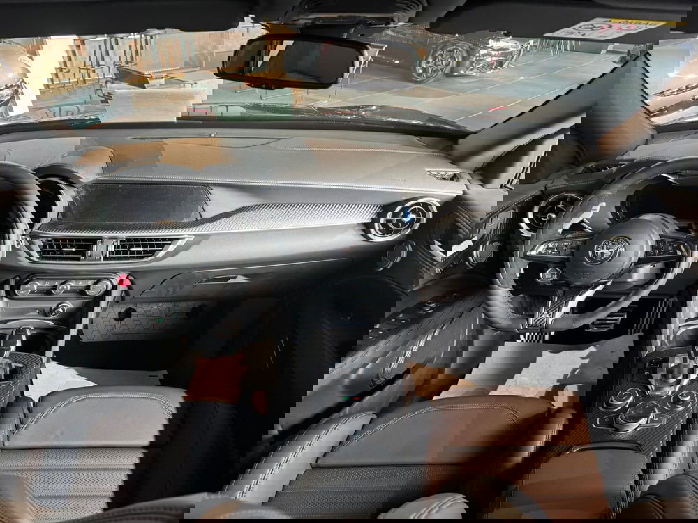 Alfa Romeo Stelvio nuova a Milano (16)