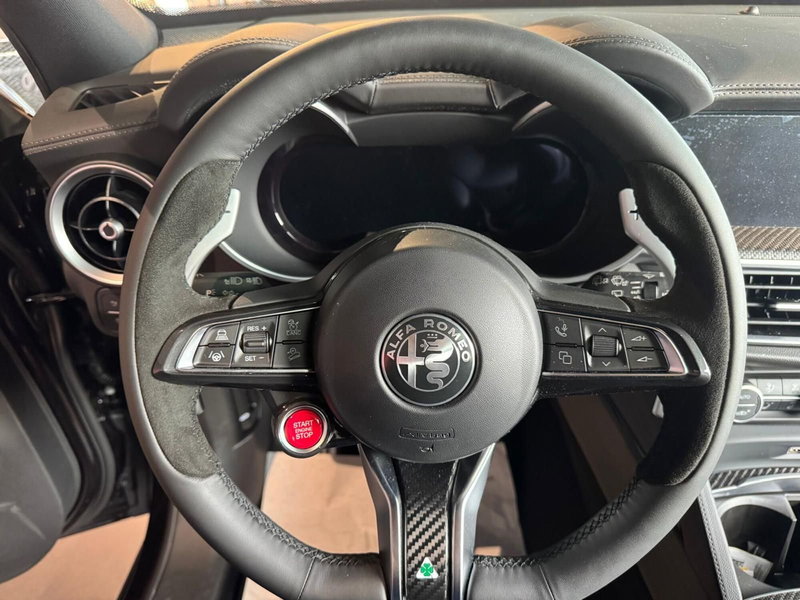 Alfa Romeo Stelvio nuova a Milano (17)
