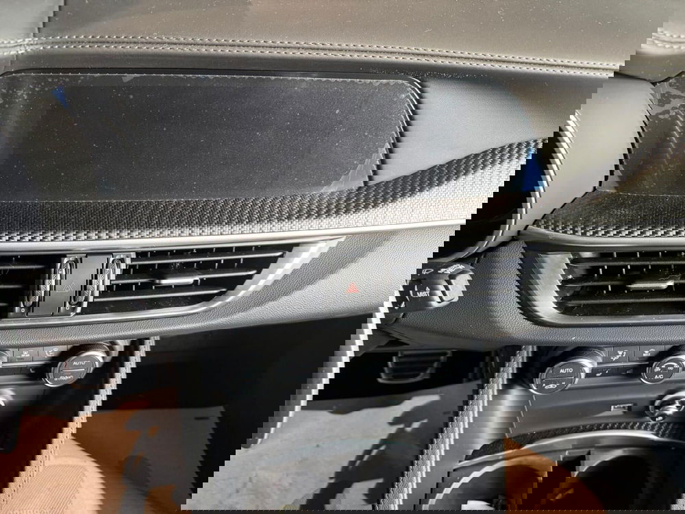 Alfa Romeo Stelvio nuova a Milano (19)