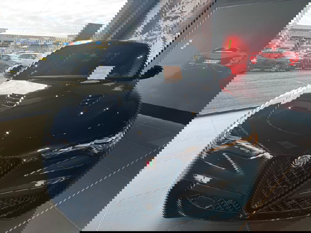 Alfa Romeo Stelvio nuova a Milano (2)