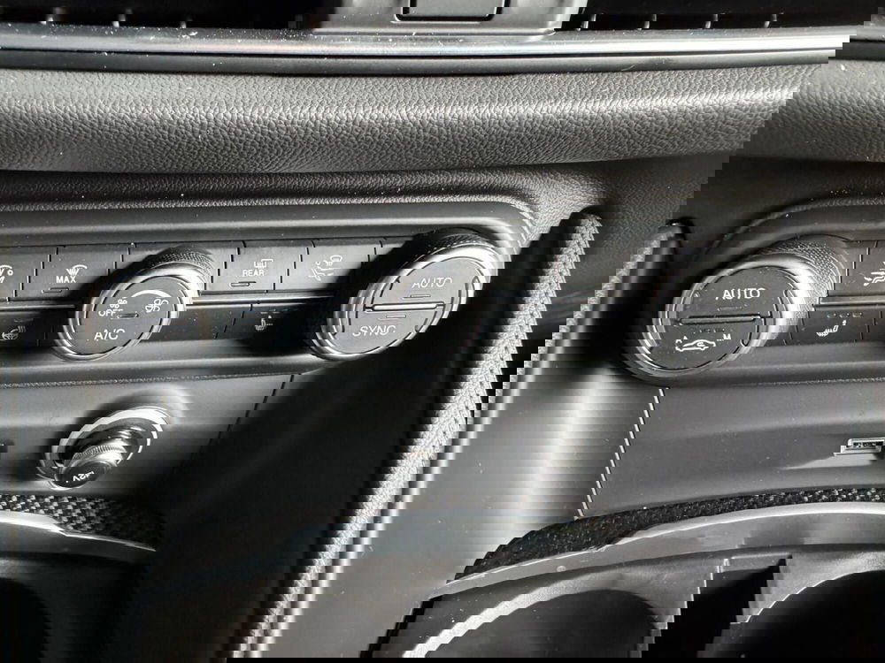 Alfa Romeo Stelvio nuova a Milano (20)