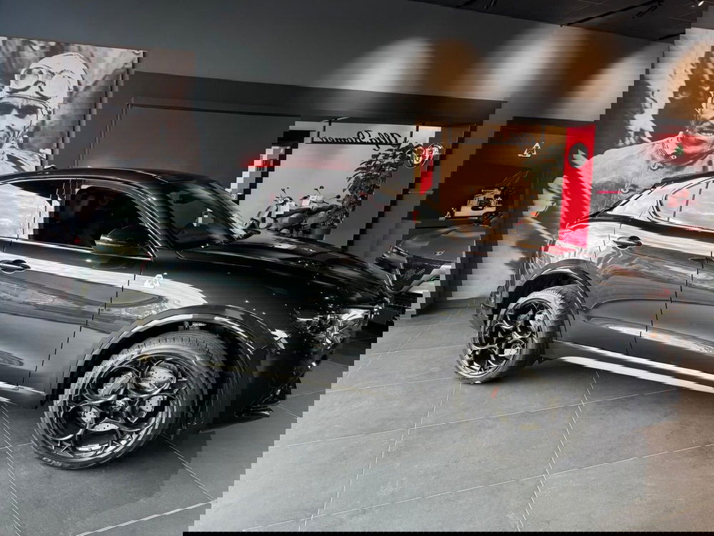 Alfa Romeo Stelvio nuova a Milano (3)