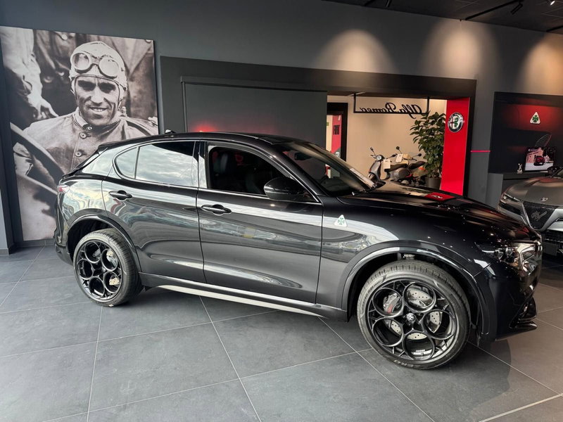 Alfa Romeo Stelvio nuova a Milano (3)