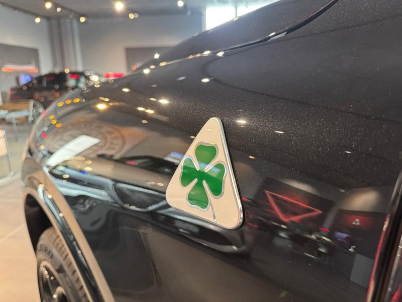 Alfa Romeo Stelvio nuova a Milano (5)