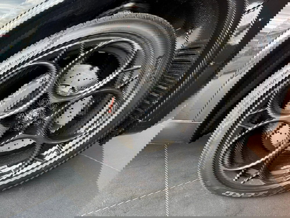 Alfa Romeo Stelvio nuova a Milano (6)