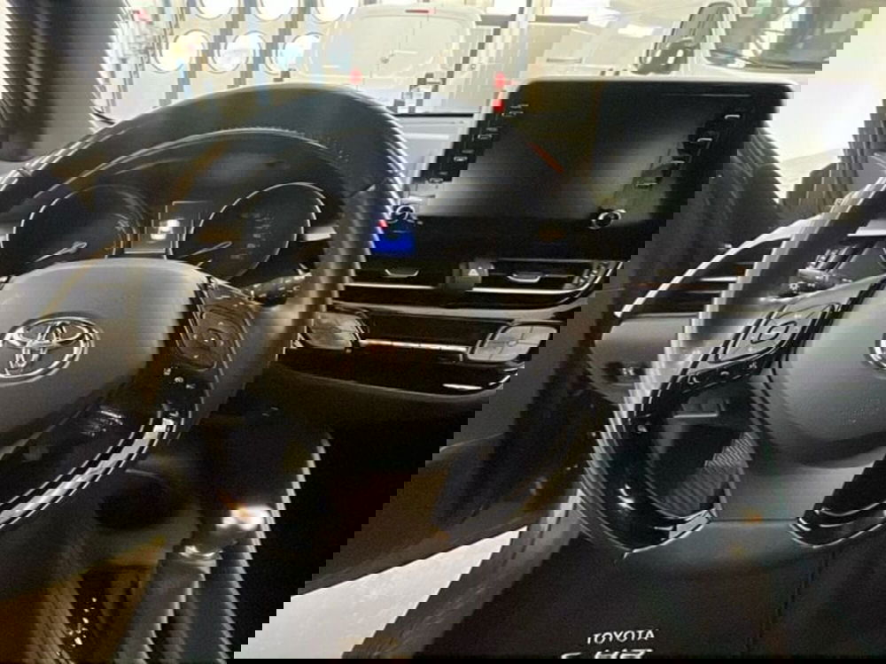 Toyota Toyota C-HR usata a Vicenza (13)
