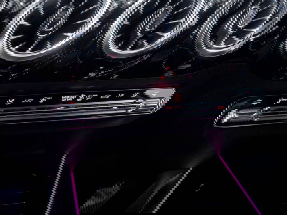 Mercedes-Benz EQA nuova a Rimini (18)