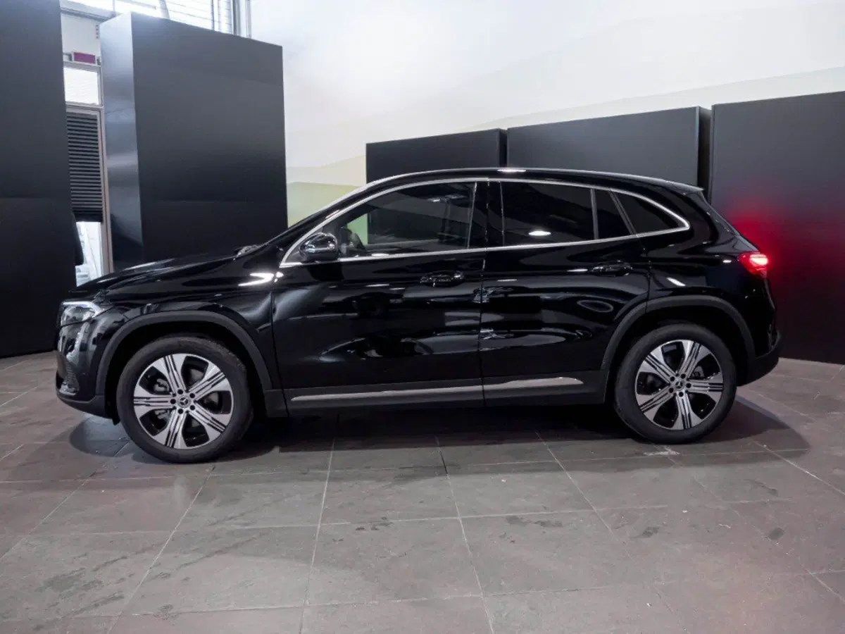 Mercedes-Benz EQA nuova a Rimini (5)