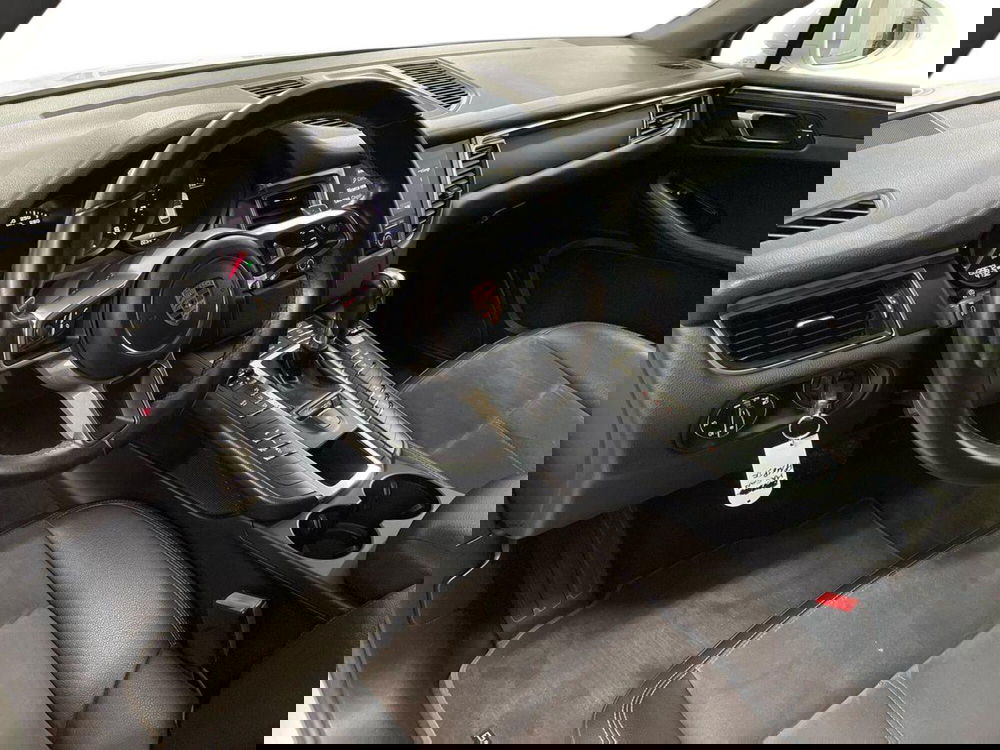 Porsche Macan usata a Macerata (16)