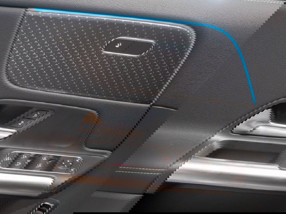 Mercedes-Benz EQA nuova a Macerata (12)