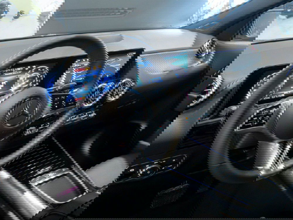 Mercedes-Benz EQA nuova a Macerata (13)