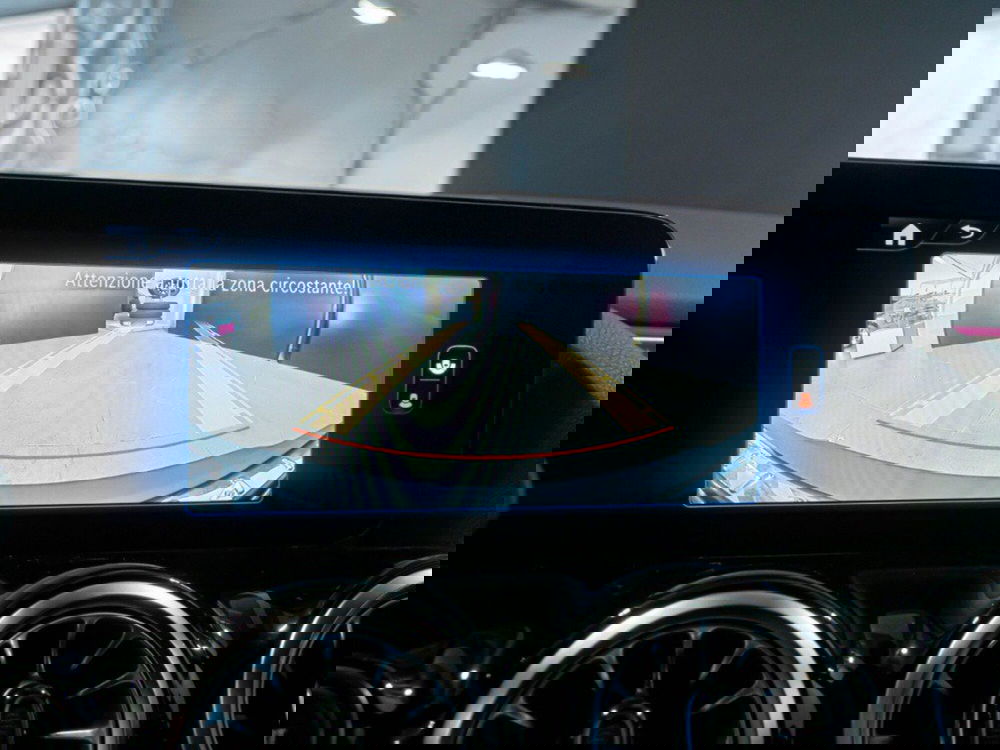 Mercedes-Benz EQA nuova a Macerata (15)