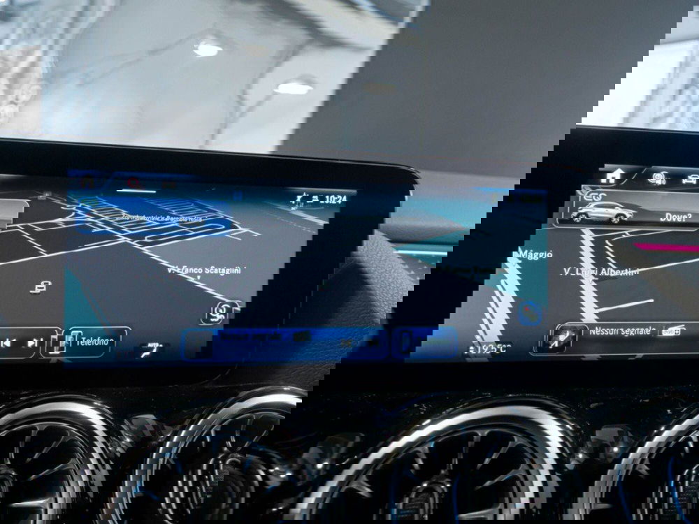 Mercedes-Benz EQA nuova a Macerata (16)