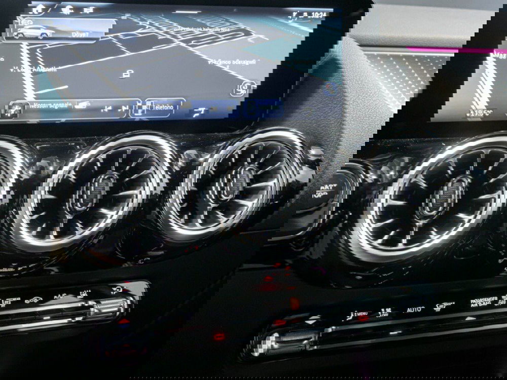 Mercedes-Benz EQA nuova a Macerata (17)