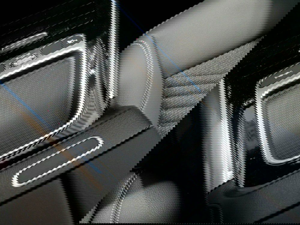 Mercedes-Benz EQA nuova a Macerata (19)