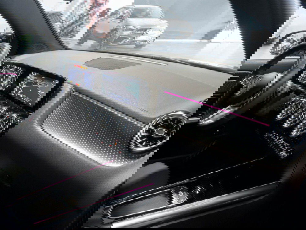 Mercedes-Benz EQA nuova a Macerata (20)