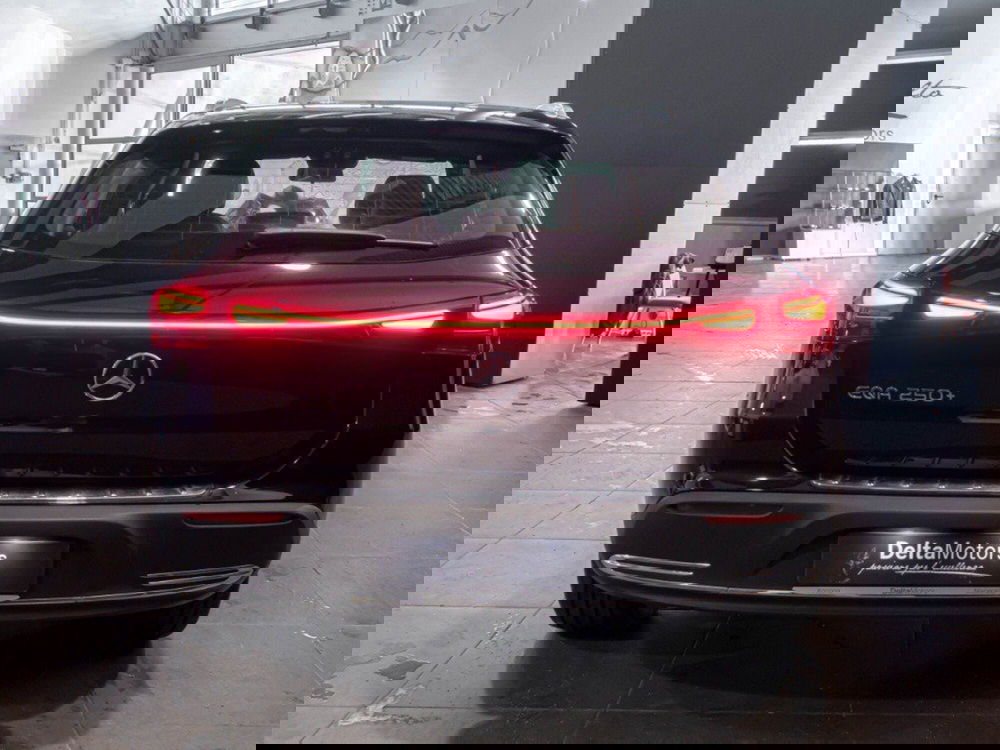 Mercedes-Benz EQA nuova a Macerata (7)