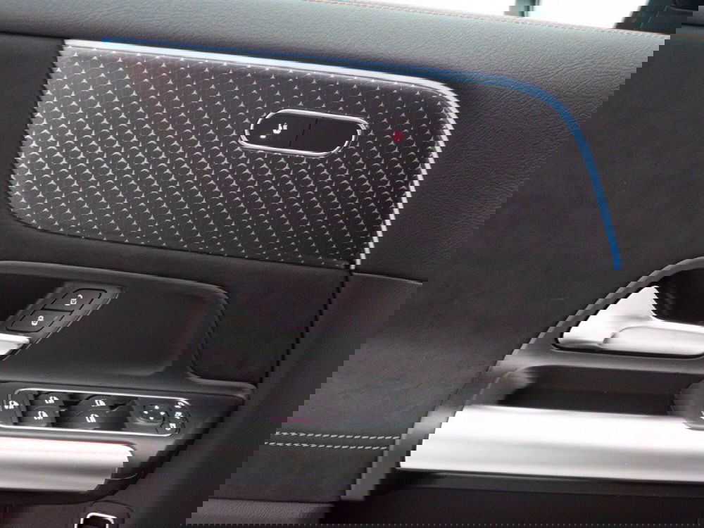 Mercedes-Benz EQA nuova a Macerata (12)