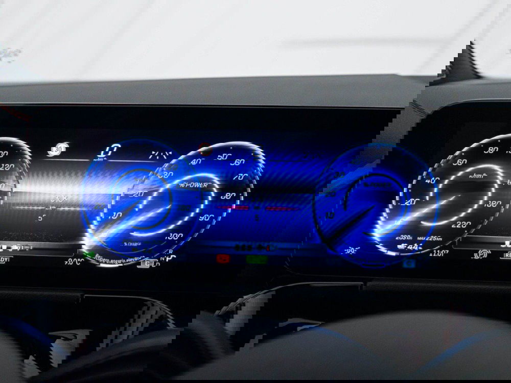 Mercedes-Benz EQA nuova a Macerata (14)