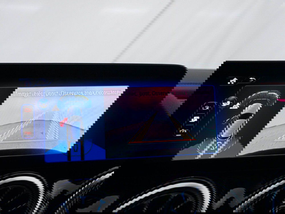 Mercedes-Benz EQA nuova a Macerata (15)