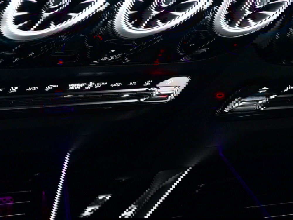 Mercedes-Benz EQA nuova a Macerata (18)