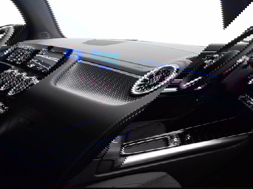 Mercedes-Benz EQA nuova a Macerata (20)