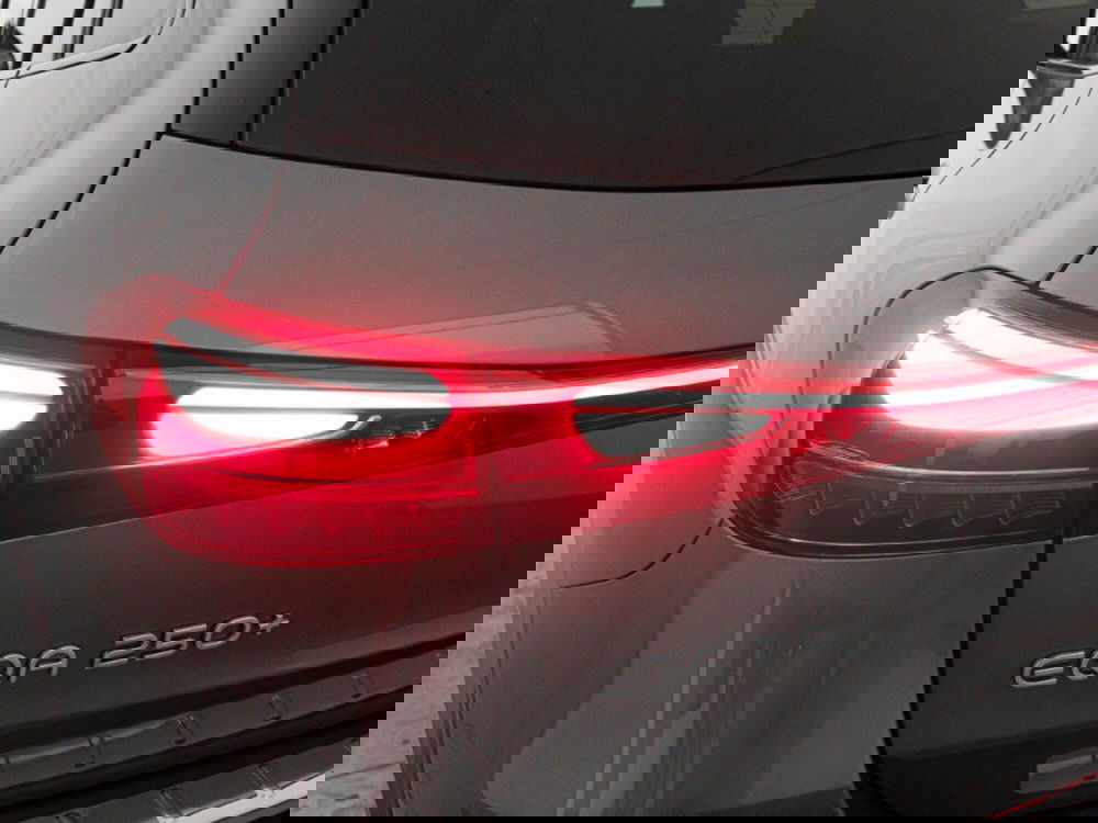 Mercedes-Benz EQA nuova a Macerata (6)