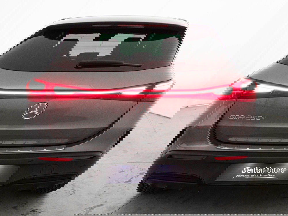 Mercedes-Benz EQA nuova a Macerata (7)