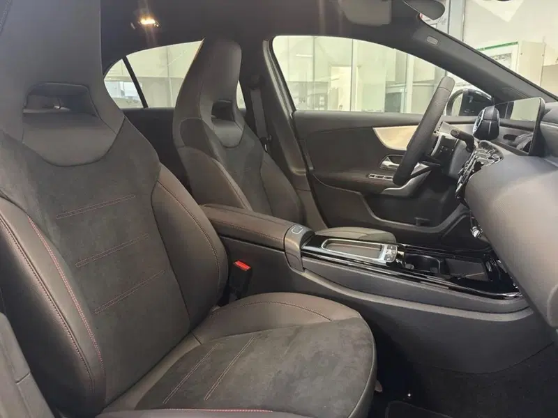 Mercedes-Benz Classe A Sedan nuova a Rimini (14)