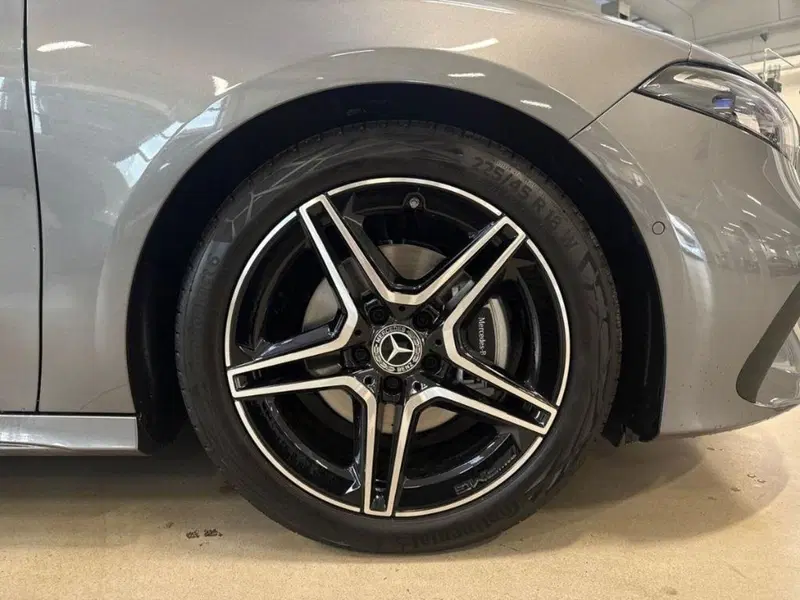 Mercedes-Benz Classe A Sedan nuova a Rimini (8)