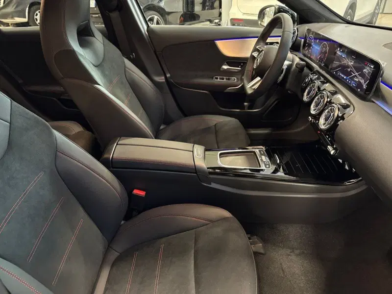 Mercedes-Benz Classe A Sedan nuova a Rimini (14)