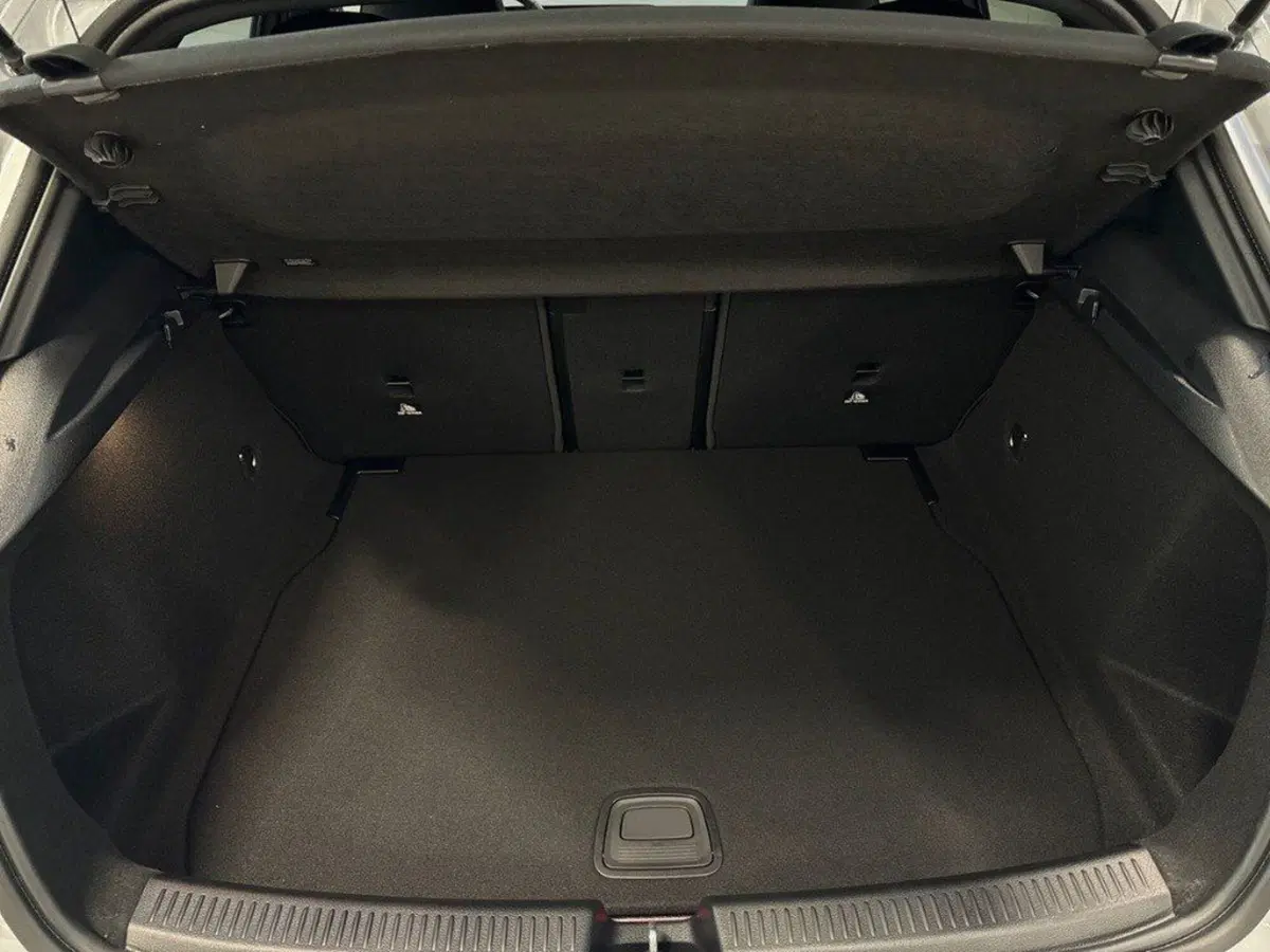 Mercedes-Benz Classe A Sedan nuova a Rimini (7)