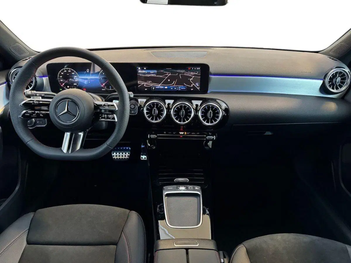 Mercedes-Benz Classe A Sedan nuova a Macerata (11)
