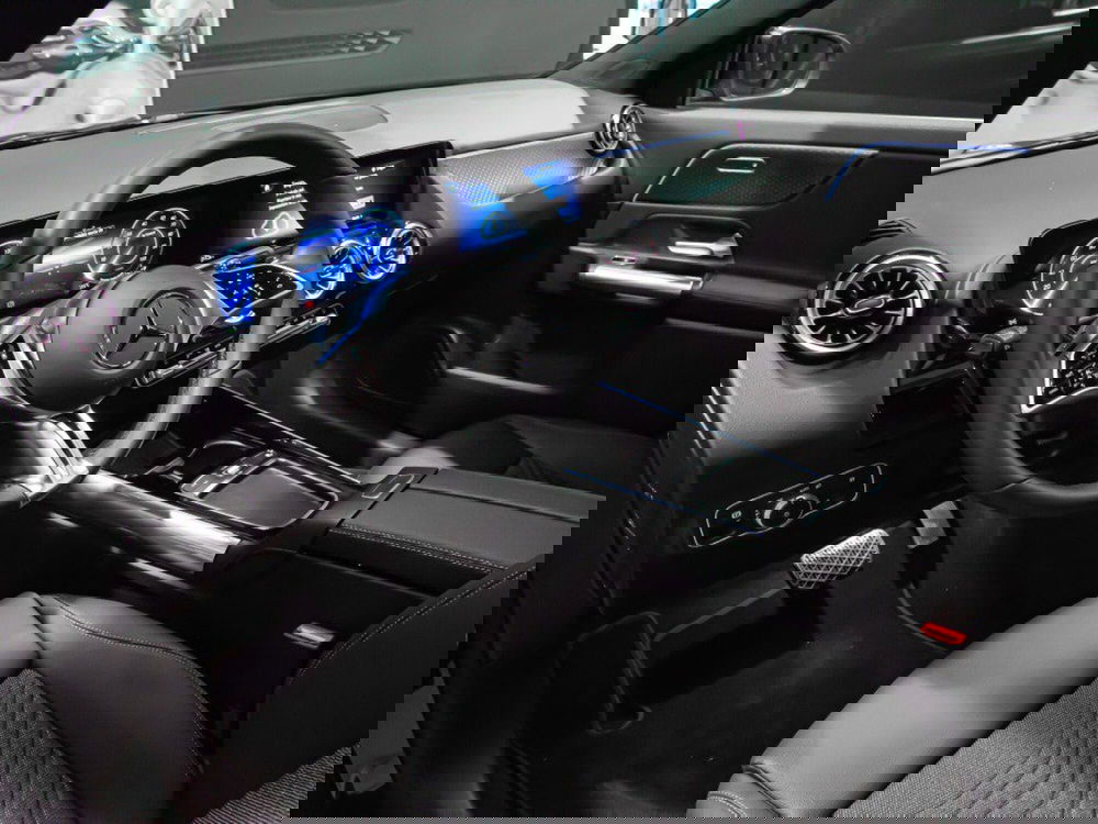 Mercedes-Benz EQA nuova a Macerata (10)