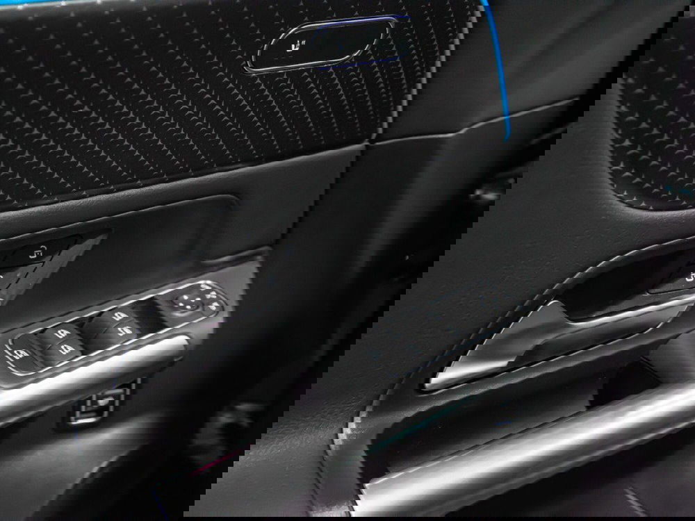 Mercedes-Benz EQA nuova a Macerata (11)