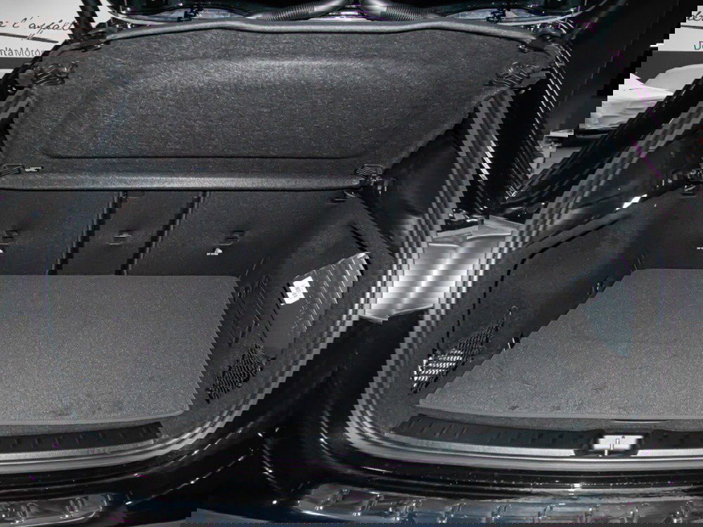 Mercedes-Benz EQA nuova a Macerata (18)