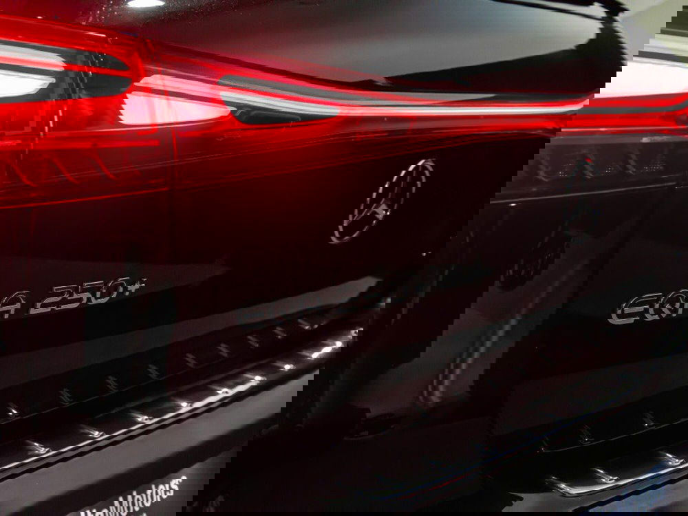 Mercedes-Benz EQA nuova a Macerata (7)