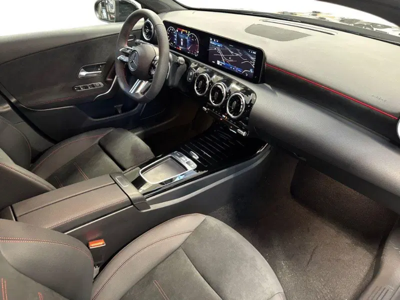 Mercedes-Benz Classe A Sedan nuova a Macerata (12)