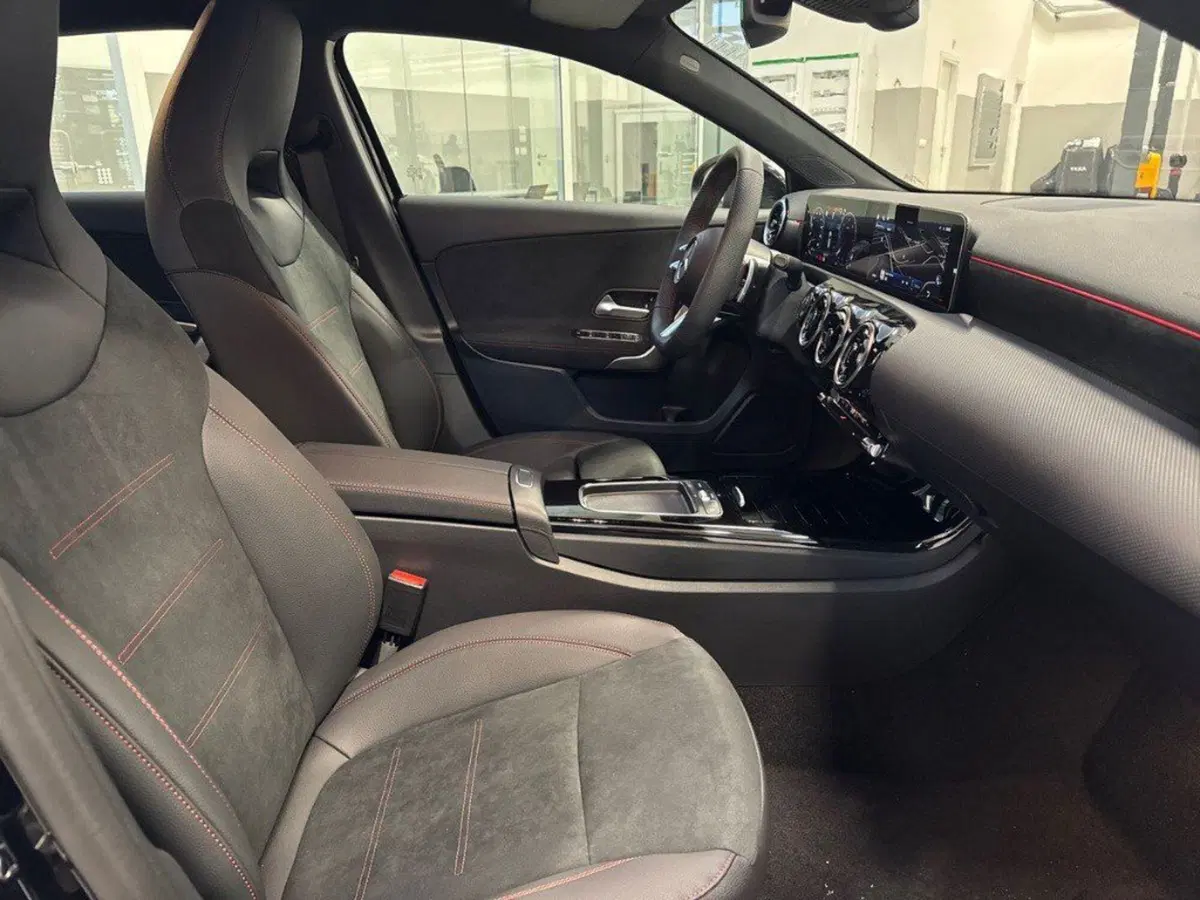 Mercedes-Benz Classe A Sedan nuova a Macerata (14)