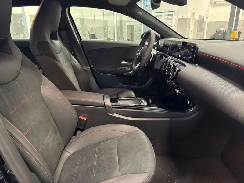Mercedes-Benz Classe A Sedan nuova a Macerata (14)