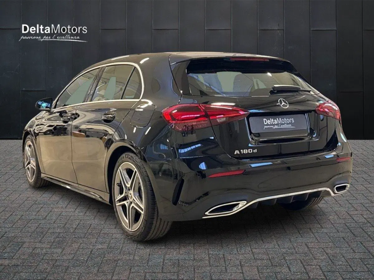 Mercedes-Benz Classe A Sedan nuova a Macerata (3)