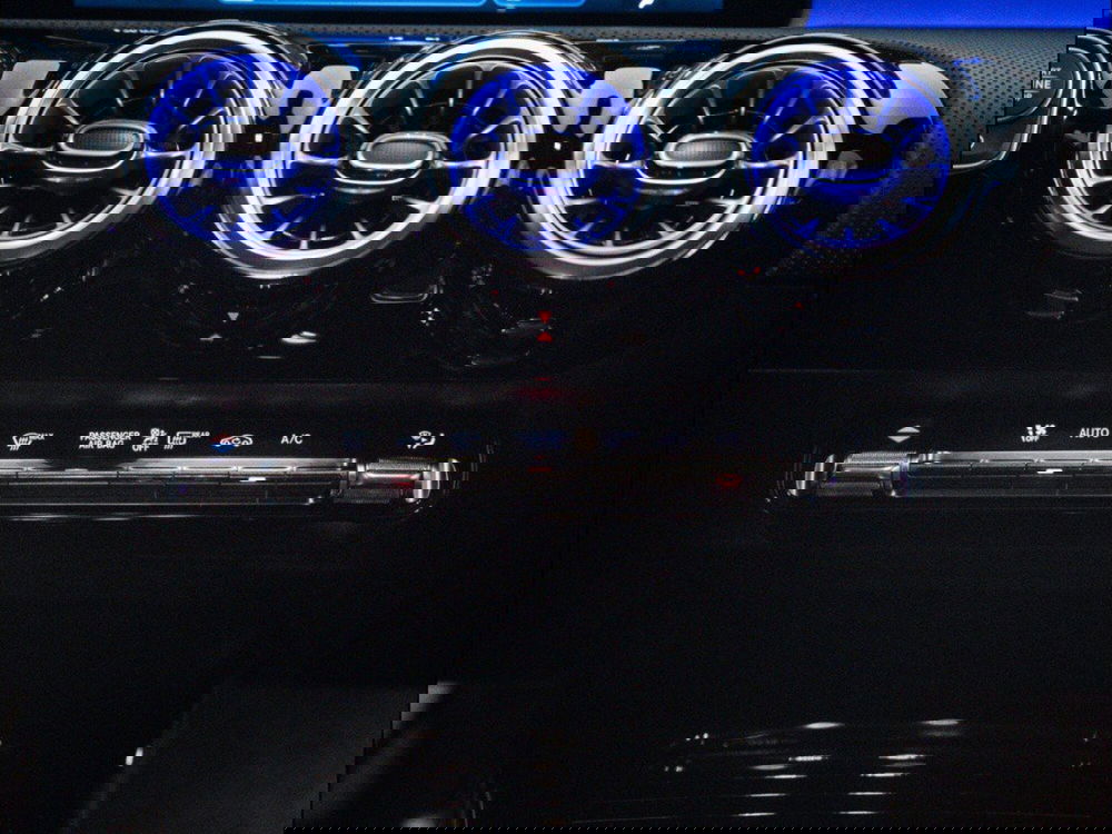 Mercedes-Benz Classe A Sedan nuova a Macerata (14)