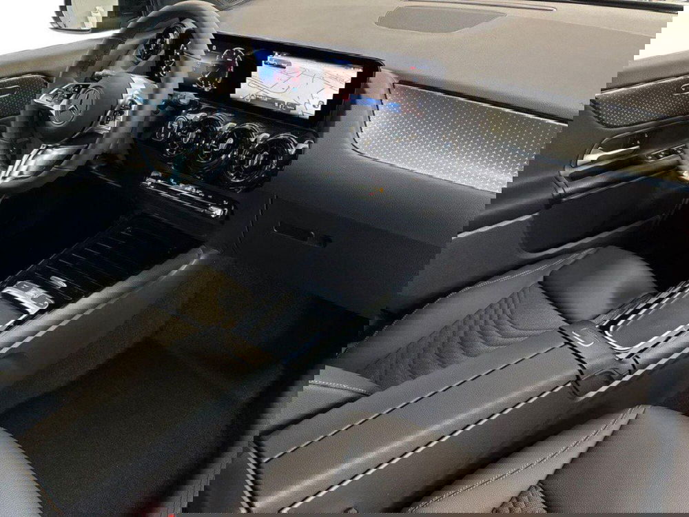 Mercedes-Benz GLA SUV nuova a Macerata (12)