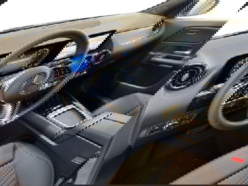 Mercedes-Benz GLA SUV nuova a Macerata (16)