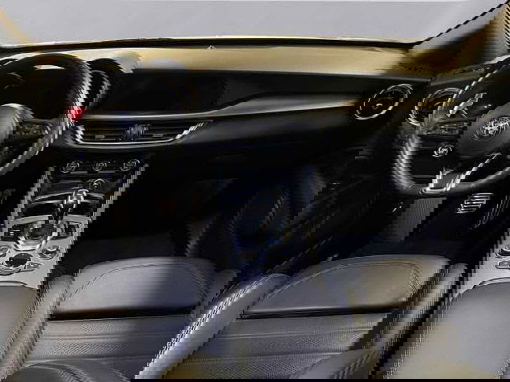 Alfa Romeo Stelvio usata a Milano (11)