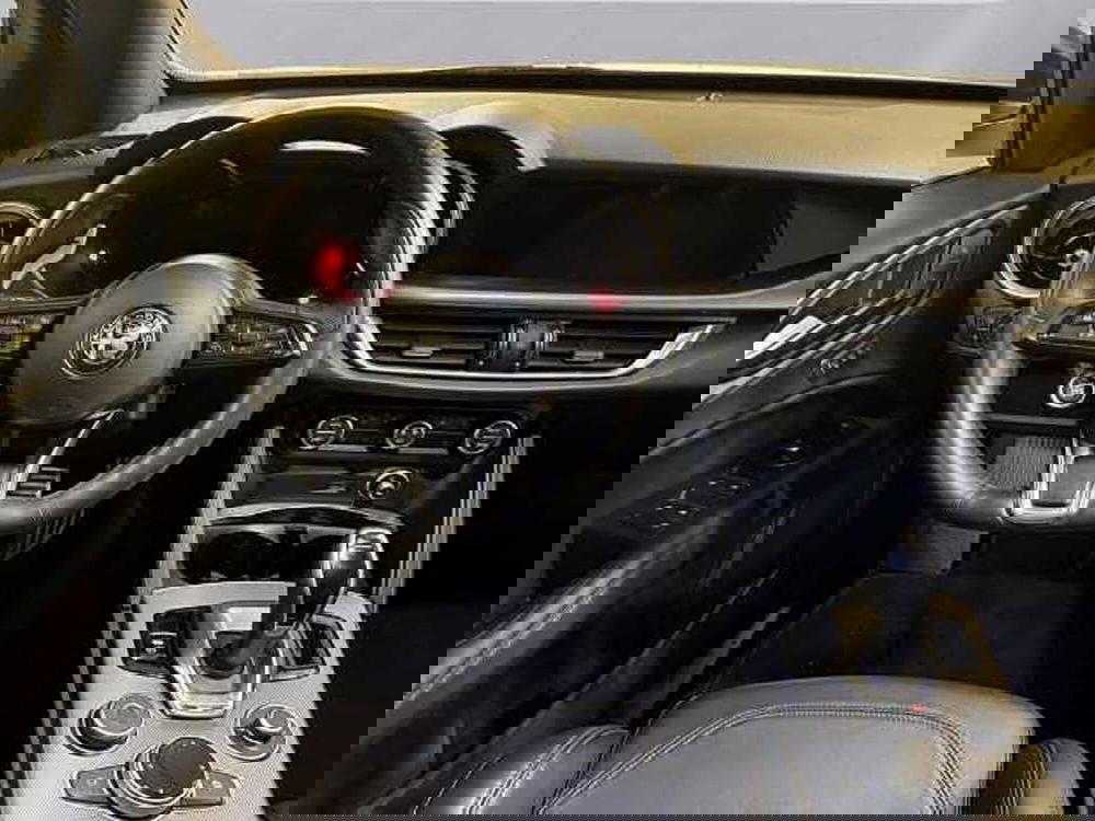 Alfa Romeo Stelvio usata a Milano (12)